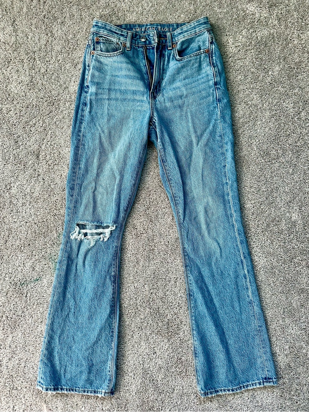 American Eagle Outfitters Light Blue Straight-Leg Jeans with Distressed Knee
